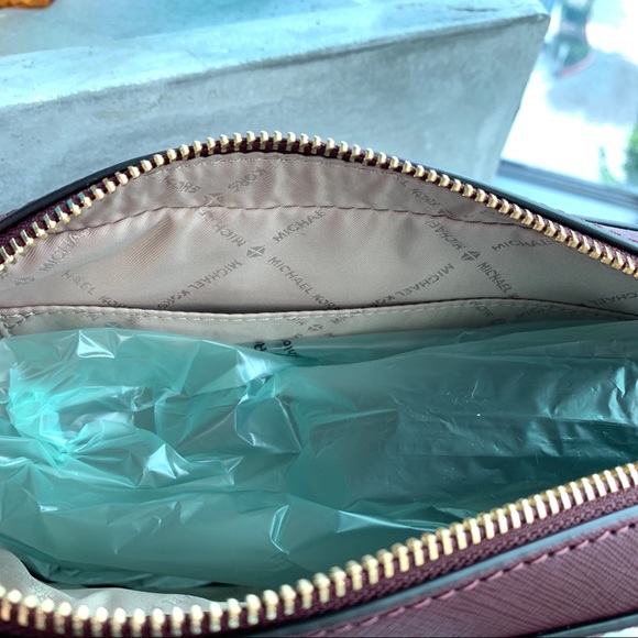 Michael Kors Large Jet Set Merlot Large Crossbody - Picture 3 of 5